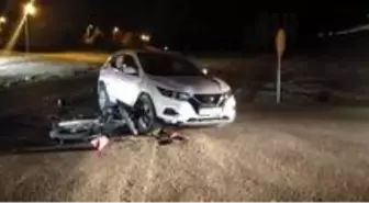 Motosiklet ile otomobil çarpıştı: 2 yaralı