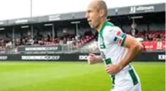 Groningen formasıyla futbola geri dönen Arjen Robben, sakatlandı