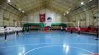 Kendisini keşfeden öğretmeni gibi sporcuları keşfetmeye çalışıyor