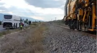 Son dakika yerel: Otobüs kazasında zarar gören demiryolu onarıldı
