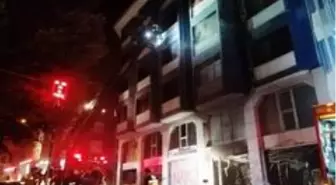 Kadıköy'de beş katlı özel eğitim kurumu alev alev yandı
