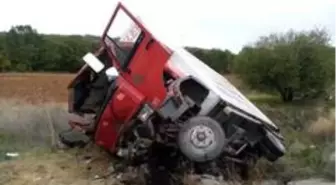 Tekirdağ'da kamyon şarampole uçtu: 3 yaralı