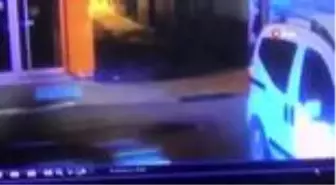 Ayvalık'ta motosikletle panelvan böyle çarpıştı
