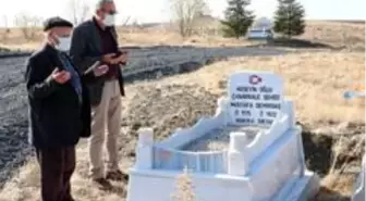 Çanakkale'de şehit düşen babası için Yozgat'taki köyüne mezar yaptırdı