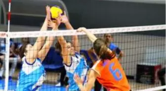 Büyükşehir Kadınlar Voleybol Takımı yoluna yenilgisiz devam ediyor
