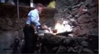 Çırak bulamayan kalaycı ustası eşiyle birlikte çalışıyor