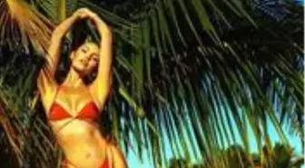 Dünyaca ünlü model Candice Swanepoel, sokak ortasında sütyensiz spor yaptı