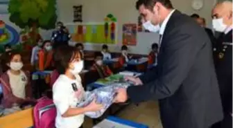 Hüyüklü çocuklara kıyafet yardımı