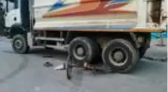 Kamyon altında kalan bisiklet sürücüsü öldü