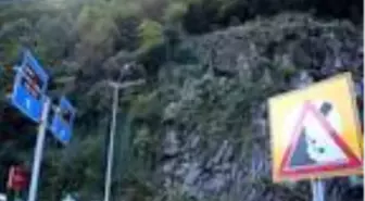 Kaya düşmesi tehdidi altındaki ilçeye çelik ağlı önlem
