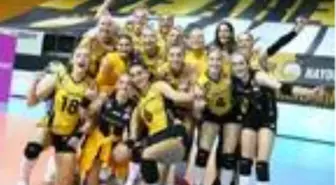 Son dakika haberleri! VakıfBank ligde 30 maçtır kazanıyor