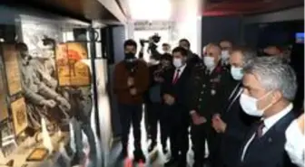 Vali Makas, Çanakkale Savaşları Mobil Müzesini gezdi