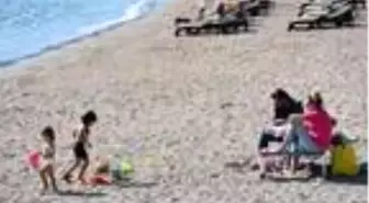 Pastırma yazının yaşandığı Marmaris'te Kasım'da deniz keyfi