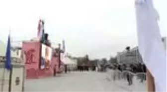 Manas Destanı'nı aralıksız 14 saat okudu