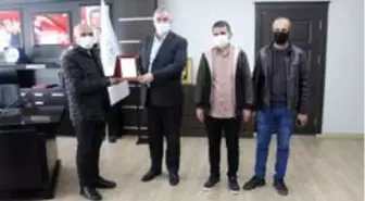 Pazarcı esnafından Başkan Turanlı'ya plaket