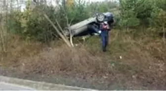 Düzce'de yoldan çıkan otomobil takla attı: 3 yaralı