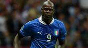 Beşiktaş'ın kapısından dönen Balotelli, İngiliz ekibi Barnsley'ye transfer oluyor