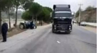 TIR'la çarpışan traktör sürücüsü hayatını kaybetti