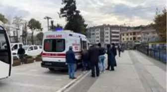 Yaşlı kadına otomobil çarptı