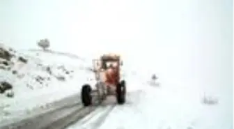 Tunceli'ye mevsimin ilk karı yağdı; 31 köy yolu ulaşıma kapandı