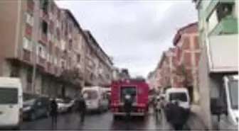 Son dakika haberi! Sultangazi'de bir binanın çatı katı, yangın nedeniyle kullanılmaz hale geldi