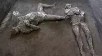 Pompeii'de 2000 yıl önceki yanardağ patlamasında ölen köle ve sahibinin kalıntıları bulundu