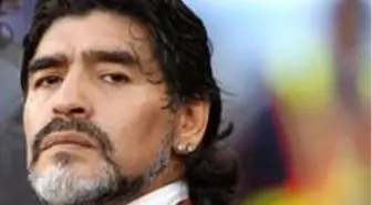 Efsane futbolu Maradona hayatını kaybetti