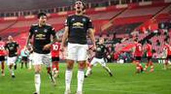 Manchester United'dan müthiş geri dönüş! Cavani takımını ipten aldı