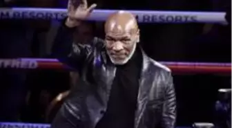 Mike Tyson ringlere döndü