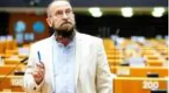 Eşcinsellik karşıtı Macar vekil, eşcinsel seks partisinde basıldı