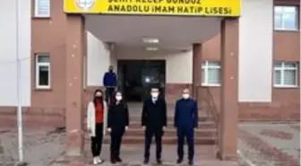 Tercan Kaymakamlığından öğrencilere kaynak kitap desteği