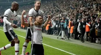 Beşiktaşlı yönetici Erdal Torunoğulları, Dusko Tosic ile transfer görüşmesi gerçekleştirdi