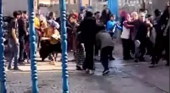 Diyarbakır'da kısıtlamada taşlı, sopalı, bıçaklı kavga: 20 yaralı