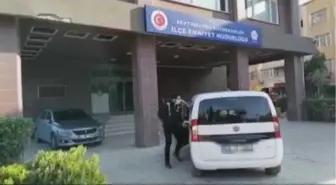 Son dakika haber | (Bayrağı yakma görüntüleriyle) ZEYTİNBURNU'NDA TÜRK BAYRAĞINI YAKAN KİŞİ GÖZALTINA ALINDI