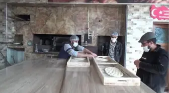 Ahlat'ta pideyle 'Evde kal' mesajı verdiler