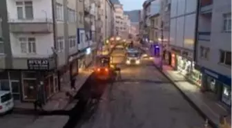 Akdağmadeni Belediyesi'nden sokağa çıkma kısıtlamasında yoğun çalışma