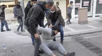 Şanlıurfa'da zihinsel engelli genç, polis aracını tekmeleyip memura yumruk attı