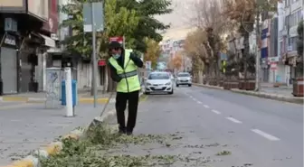 Van'da cadde ve sokaklar, sabunlu suyla yıkandı