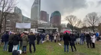 Son Dakika | Hollanda'da kafe ve restoran sahipleri Kovid-19 önlemlerini protesto etti