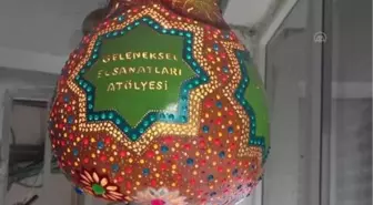 AFYONKARAHİSAR - Hobi olarak başladığı su kabağından süs eşyaları yurt dışından da talep görüyor