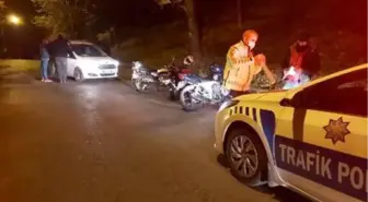 Motosikletlerinin plakasını maskeyle kapatıp gezen gençler yakalandı