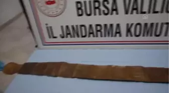 Tarihi eser olarak değerlendirilen kitabı jandarmaya satmak isterken yakalandılar