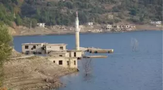 Alaköprü Barajı'nda su seviyesi düştü, evlerin çatıları göründü