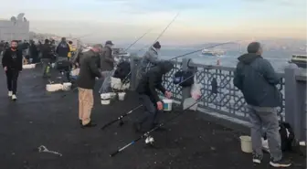 Balıkçılara 3 metre mesafe kuralı geliyor! Genelgeden dakikalar önce Galata Köprüsü'nde yoğunluk