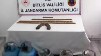 Güroymak'ta toprağa gömülü 5 adet tüp ve mühimmat ele geçirildi