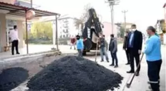 Kartepe'de asfalt yama çalışmaları devam ediyor