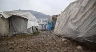 Son dakika! İdlib'deki kamplarda barınan Türkmen aileler, çocuklarına giyecek ve yakacak temin etmekte zorluk çekiyor