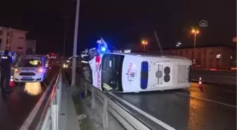 Küçükçekmece'de kontrolden çıkan hasta nakil ambulansı devrildi