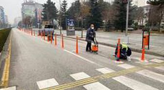Çorum'da gazi caddesine bisiklet yolu yapıyor