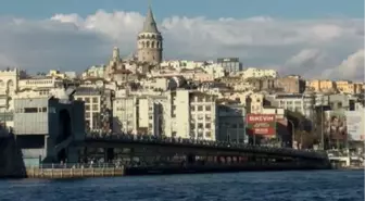 Ne koronavirüs ne soğuk... Galata'da balık sevdası